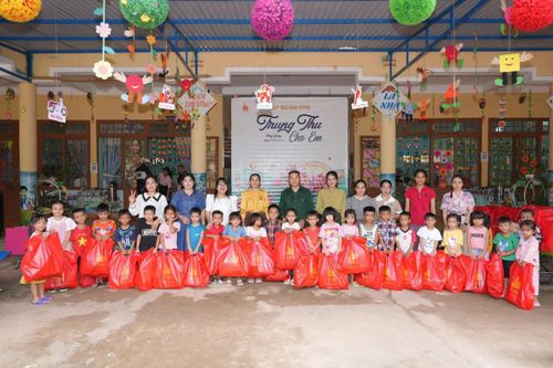 Chương trình thiện nguyện vui Tết Trung thu cho trẻ em nghèo vùng cao Quảng Nam