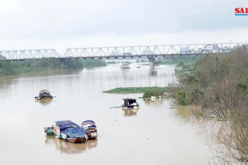 Rút báo động lũ trên sông Hồng ở 15 quận, huyện Hà Nội