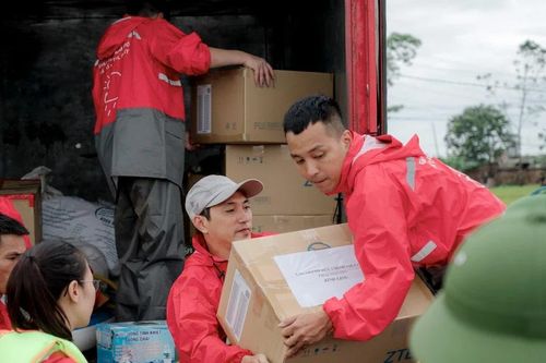 Viettel hỗ trợ người dân bị ảnh hưởng bởi bão lũ khoảng 100 tỷ đồng