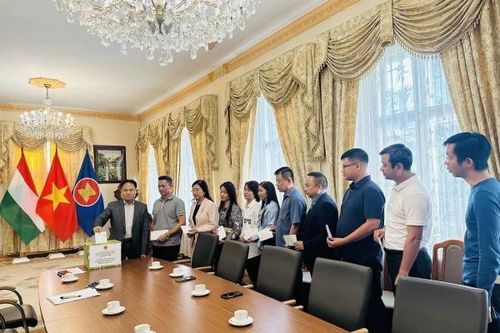 Quyên góp hỗ trợ đồng bào chịu hậu quả của cơn bão số 3 tại Hungary