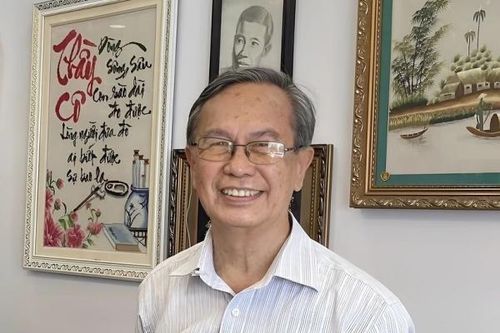 Một trường ĐH không tổ chức khai giảng, dùng kinh phí ủng hộ vùng lũ lụt; Giáo sư rút tiền dưỡng già ủng hộ bà con miền Bắc