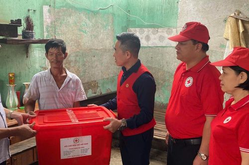 Triệu trái tim cùng hướng về vùng lũ