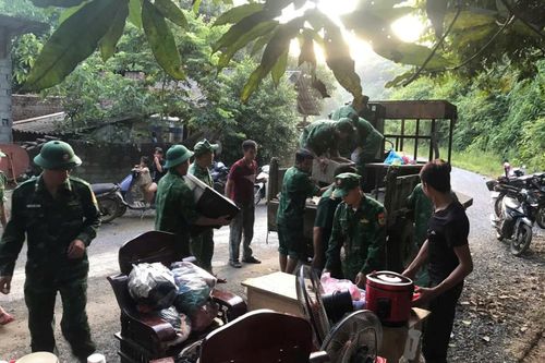 Bộ đội Biên phòng bám địa bàn khẩn trương giúp dân khắc phục hậu quả mưa bão