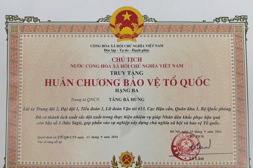 Truy tặng Huân chương Bảo vệ Tổ quốc hạng Ba cho Trung tá Tăng Bá Hưng