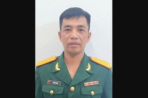 Truy tặng Huân chương Bảo vệ Tổ quốc hạng Ba cho Trung tá Tăng Bá Hưng
