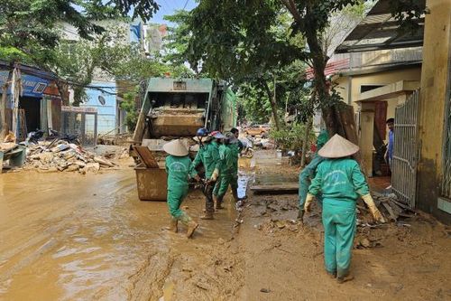 Hiện trường tan hoang sau khi lũ rút ở Yên Bái