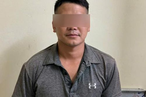 Hà Nội: Xử phạt đối tượng đeo bám, chèo kéo khách du lịch rồi đòi tiền ở phố cổ