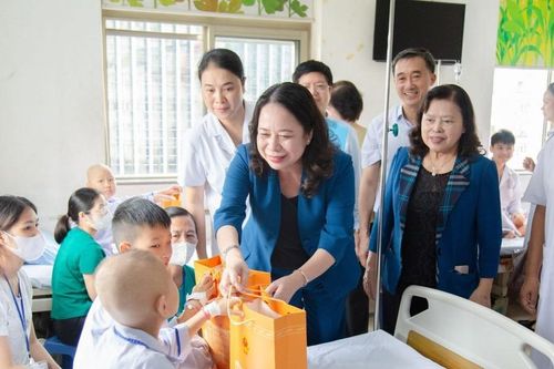 Phát huy tinh thần trách nhiệm, hết lòng vì bệnh nhân