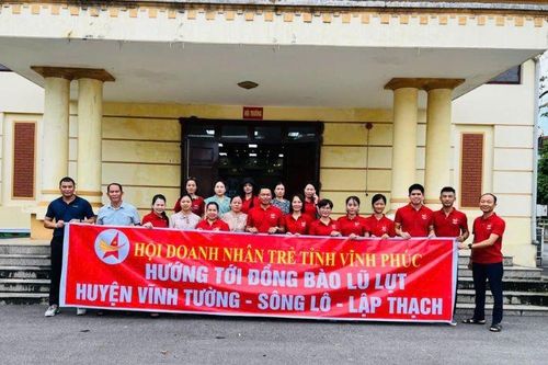Doanh nhân trẻ Vĩnh Phúc sẻ chia, giúp người dân vùng lũ vượt khó khăn
