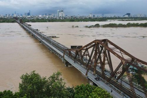 Bỏ lệnh cấm người và xe qua cầu Long Biên, cầu Đuống