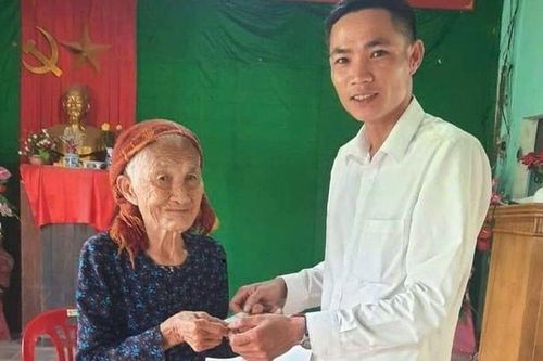 Cụ bà 102 tuổi mang tiền tiết kiệm ủng hộ đồng bào vùng bão, lũ miền Bắc