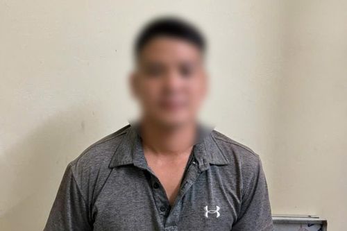 Phạt người đàn ông gắn keo vào dép của du khách rồi 'vòi' tiền