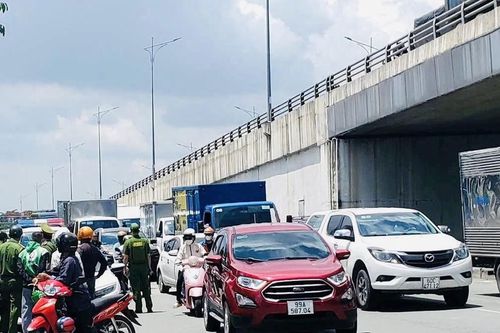 Khống chế đối tượng người nước ngoài nghi đánh tráo tài sản