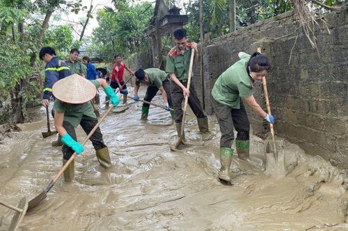 Công an Hòa Bình, Vĩnh Phúc chung tay cùng người dân khắc phục thiệt hại do bão số 3