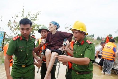 Bộ trưởng Bộ Công an gửi thư động viên cán bộ, chiến sĩ tham gia phòng chống bão lũ, cứu trợ nhân dân