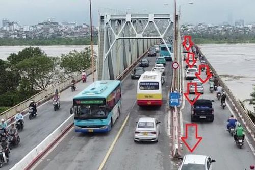 Vì sao làn cầu yếu ở hai bên cầu Chương Dương khó cấm ô tô?