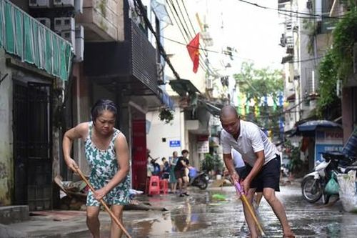 Ảnh hưởng sau lũ: Nhiều phường của quận Cầu Giấy, Bắc Từ Liêm phải cấp nước theo giờ