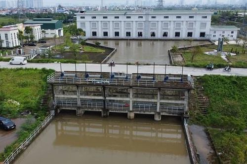 Cận cảnh công trình thoát nước lớn nhất Hà Nội hoạt động trong những ngày lũ lên