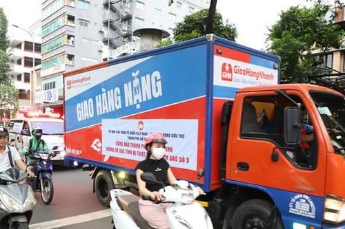 Đoàn cứu trợ TPHCM chuyển hơn 30 tấn hàng hóa, thiết bị hỗ trợ đồng bào khắc phục hậu quả bão lũ