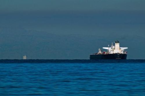 Hy Lạp cứu hộ tàu chở dầu bị phiến quân Yemen tấn công