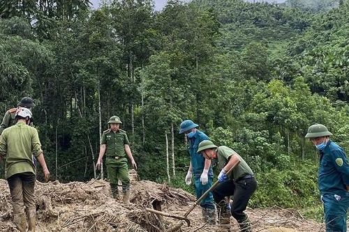 Lời nhắn gửi xúc động của một thầy giáo đến các em học sinh vùng lũ