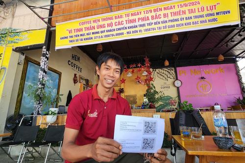 Khách uống cà phê, tiền chuyển thẳng ủng hộ người dân vùng lũ lụt