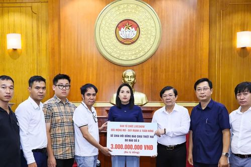 Ca sĩ Duy Mạnh và Tuấn Hưng ủng hộ 3 tỷ cho MTTQ để tái thiết bản làng ở Lào Cai