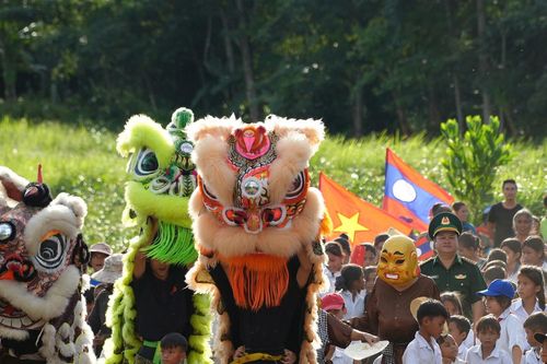 Tổ chức Trung thu 'Vui hội trăng rằm' trên biên giới