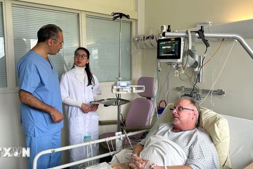 Các bác sỹ Việt Nam gây ấn tượng khi làm thực tập sinh tại bệnh viện ở Pháp
