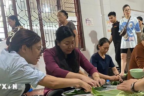Trong bão lũ sáng ngời tình người và sự sẻ chia của người dân Thủ đô
