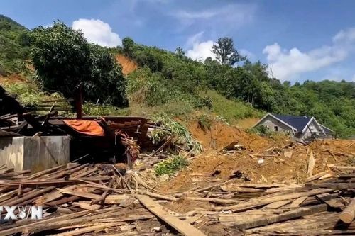 Yên Bái: Lại xảy ra sạt lở đất làm sập hoàn toàn 1 căn nhà, 2 người thương vong
