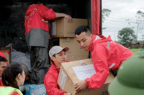 Tập đoàn Viettel hỗ trợ người dân bị ảnh hưởng bởi bão lũ 100 tỷ đồng