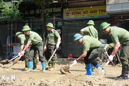 Tiếp nhận, phân bổ hàng viện trợ khẩn cấp từ nhà tài trợ nước ngoài