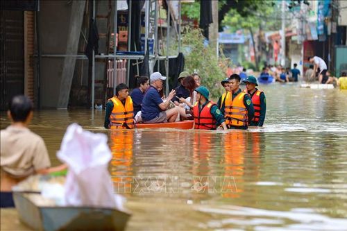 Sáng ngời sắc áo lính nơi lũ dữ