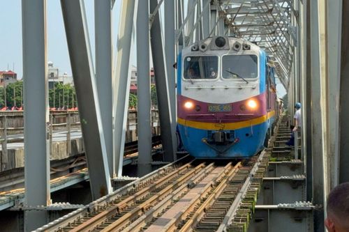Khôi phục giao thông qua cầu Long Biên, cầu Đuống