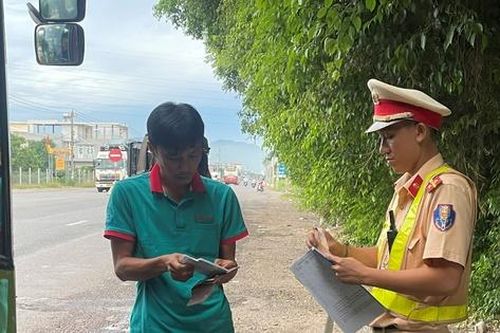 Bình Định:Kiểm tra, xử lý tình trạng 'xe dù bến cóc', 'xe trá hình'