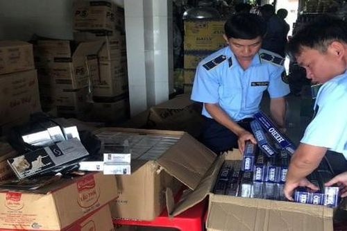 Kiên Giang: Tạm giữ hơn 1.000 bao thuốc lá điếu có dấu hiệu giả mạo nhãn hiệu