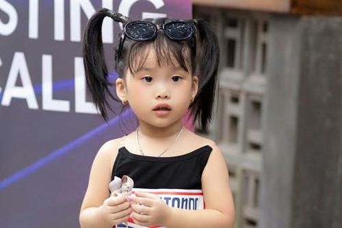 Mẫu nhí Cherry Phạm nổi bật tại Vietnam International Sea Festival
