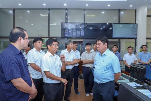 Kiểm tra khắc phục sự cố lưới điện bị ảnh hưởng bởi bão lũ