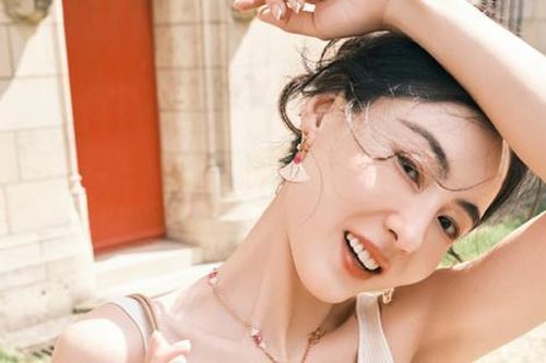 Ngọc nữ làng giải trí là nạn nhân vụ lộ 1.300 ảnh nóng, giờ là mẹ đơn thân có tài sản 900 tỷ