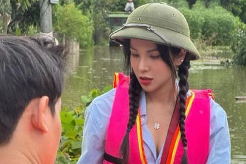 Diệp Lâm Anh phản pháo cực gắt khi bị chê mặc áo 'khoe thân' ở vùng lũ