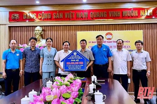 Sở NN&PTNT ủng hộ 950 triệu đồng xây dựng nhà ở cho hộ nghèo và hỗ trợ đồng bào bị thiệt hại do bão số 3