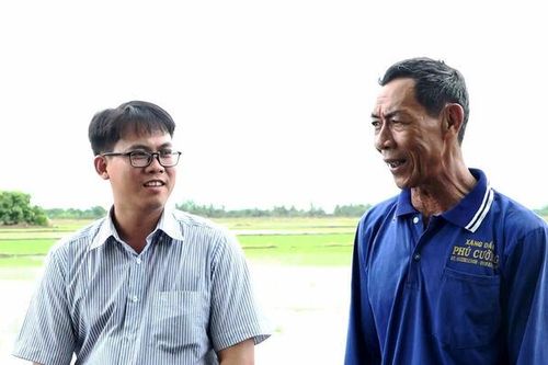 Lão nông đam mê làm từ thiện