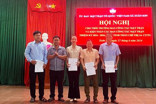 Vạn Ninh: Phát triển đảng viên trong đội ngũ trưởng thôn, tổ trưởng tổ dân phố và trưởng ban công tác mặt trận