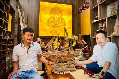 Bán đấu giá sản phẩm mỹ nghệ trầm hương ủng hộ đồng bào miền Bắc bị thiệt hại vì bão lũ
