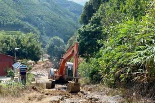 Dự kiến chiều mai (14/9) sẽ thông đường vào thôn Nậm Tông