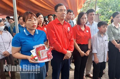 Hội Chữ thập đỏ tỉnh thăm hỏi, chia buồn với gia đình có trẻ bị đuối nước