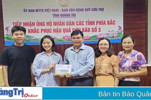 Học sinh Quảng Trị ủng hộ đồng bào miền Bắc bị ảnh hưởng thiên tai