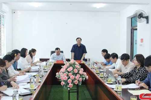 Đoàn khảo sát số 3 của Tiểu ban Văn kiện Đại hội Đảng bộ tỉnh lần thứ XVI khảo sát tại phường Chiềng Lề