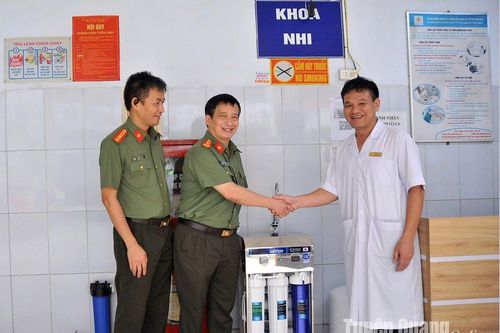 Báo An ninh Thủ đô tặng máy lọc nước cho Bệnh viện Đa khoa tỉnh và Trung tâm Y tế huyện Chiêm Hóa